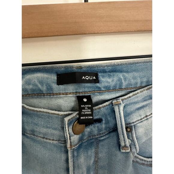 Aqua Women's Embellished Skinny Jeans Size 27 Light Wash Distressed - Picture 3 of 6